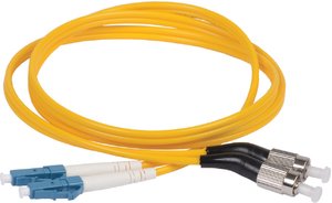 Фото IEK FPC09-FCU-LCU-C2L-2M ITK Оптический коммутационный переходной шнур (патч-корд), для одномодового кабеля (SM), 9/125 (OS2), FC/UPC-LC/UPC, двойного исполнения (Duplex), LSZH, 2м