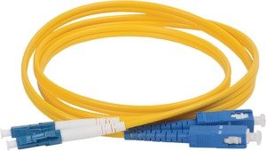 Фото IEK FPC09-LCU-SCU-C2L-3M ITK Оптический коммутационный переходной шнур (патч-корд), для одномодового кабеля (SM), 9/125 (OS2), LC/UPC-SC/UPC, двойного исполнения (Duplex), LSZH, 3м