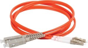 Фото IEK FPC50-SCU-LCU-C2L-1M ITK Оптический коммутационный соединительный шнур (патч-корд), для многомодового кабеля (MM), 50/125 (OM2), SC/UPC-LC/UPC, двойного исполнения (Duplex), LSZH, 1м