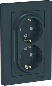 Фото Schneider Electric AtlasDesign ATN000826 Розетка двойная с заземляющим контактом (16 А, в сборе, шторки, скрытая установка, изумруд)