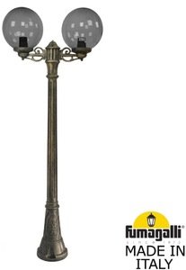Фото Fumagalli Artu Bisso/G300 2L G30.158.S20.BZE27 Светильник садовый с 2 фонарями 1850 мм (корпус античная бронза, плафон дымчатый)