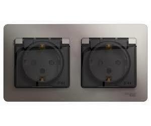 Фото Schneider Electric Glossa GSL001247 Розетка двойная с заземляющим контактом и шторками (16 А, IP44, крышка, в сборе, скрытая установка, платина)